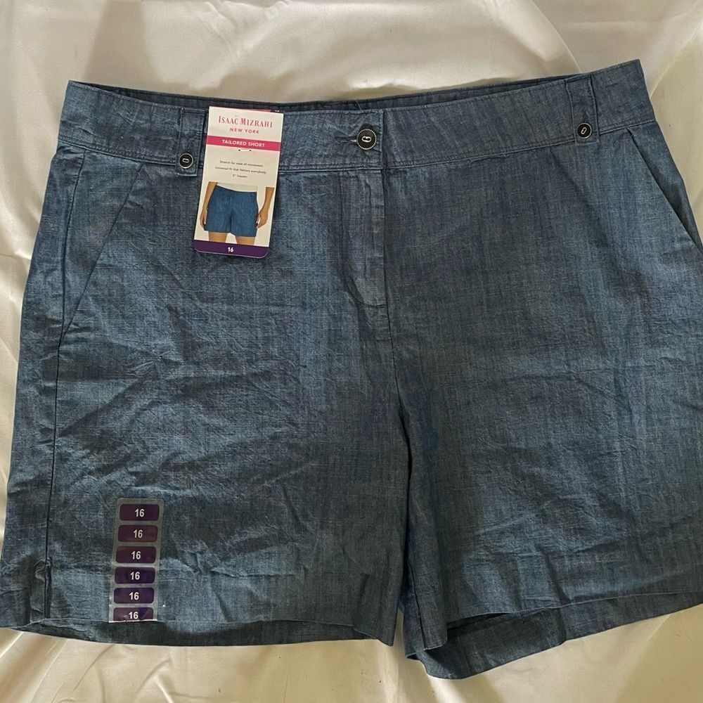 Isaac Mizrahi women’s tailored blue shorts